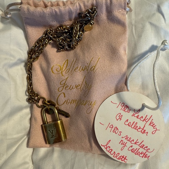 Authentic vintage Louis Vuitton lock & key on vintage chain approximately 20” - Picture 6 of 6